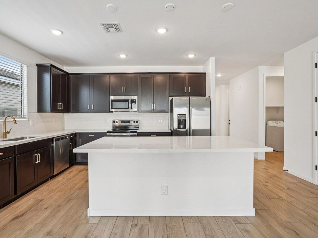 Stonebridge Manor - Lavender Interior Image 8