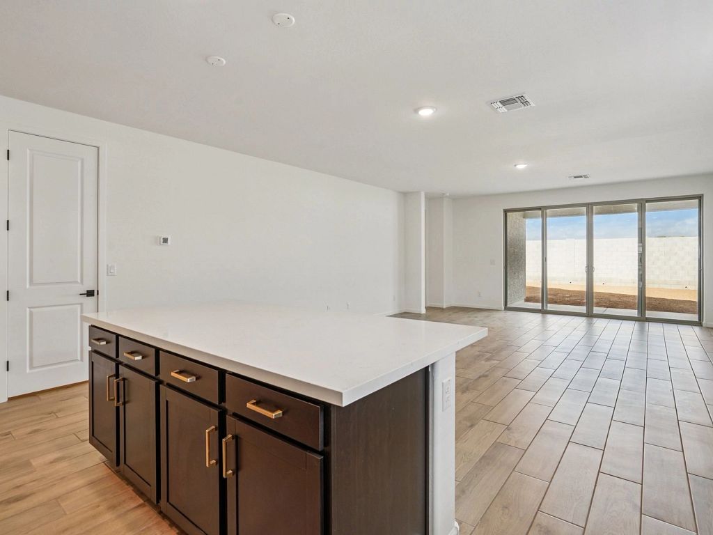 Stonebridge Manor - Lavender Interior Image 9