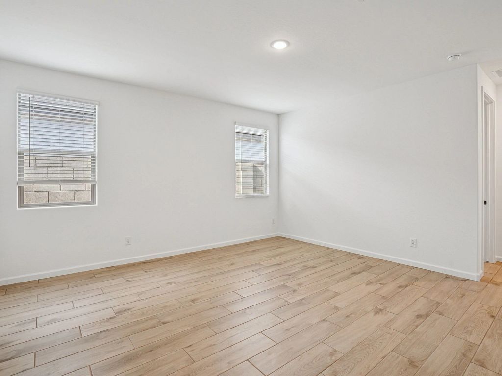 Stonebridge Manor - Lavender Interior Image 11