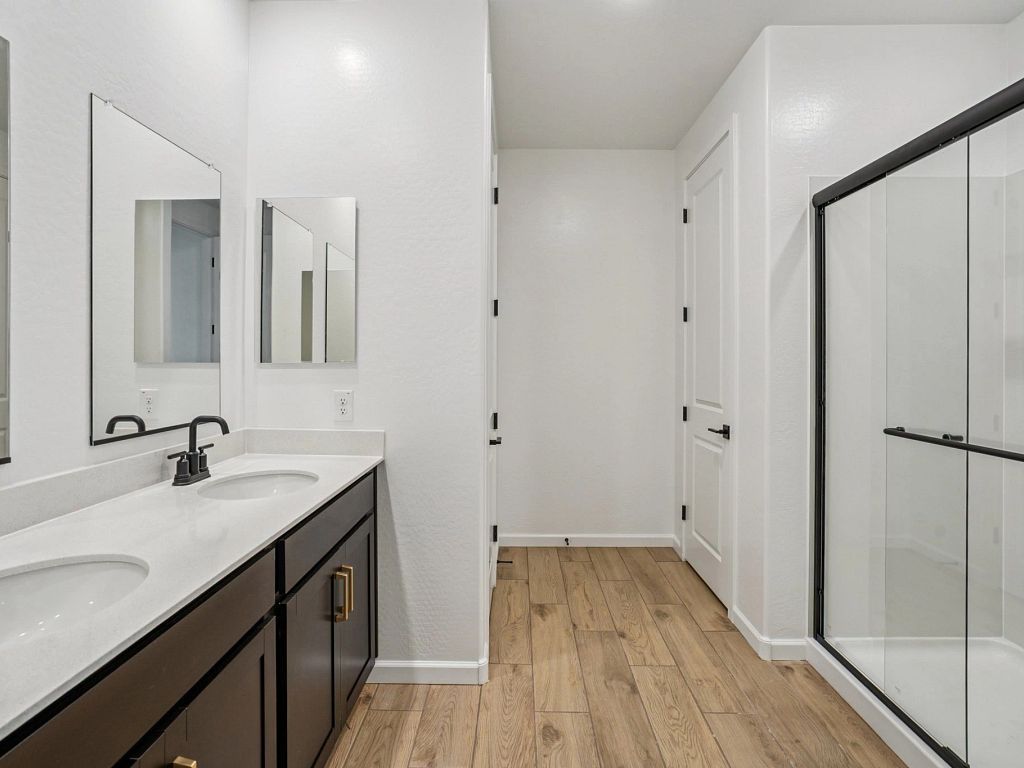Stonebridge Manor - Lavender Interior Image 13