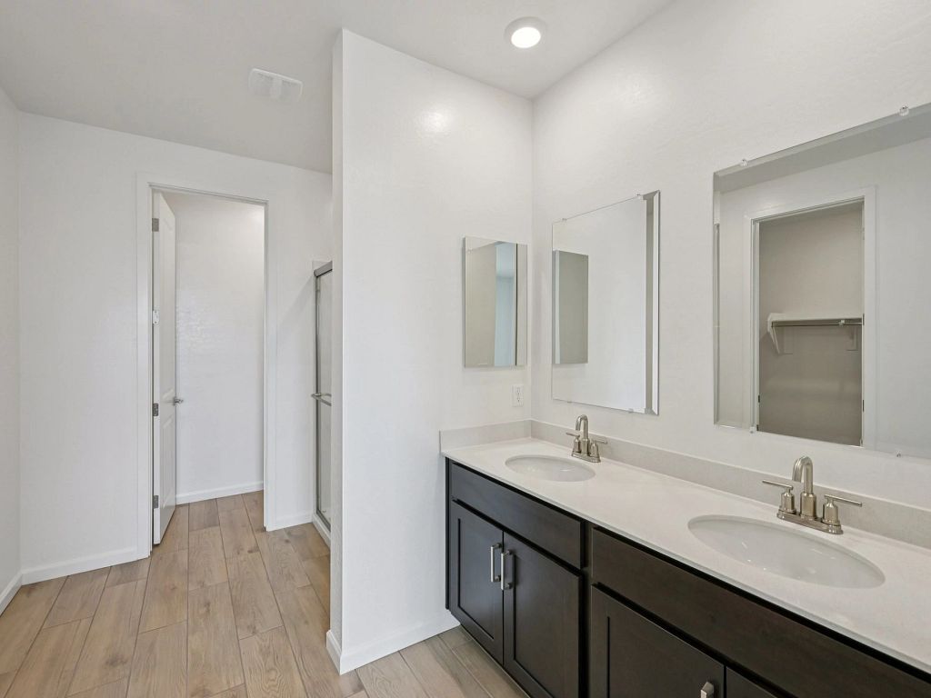 Wales Ranch - Violet Interior Image 11