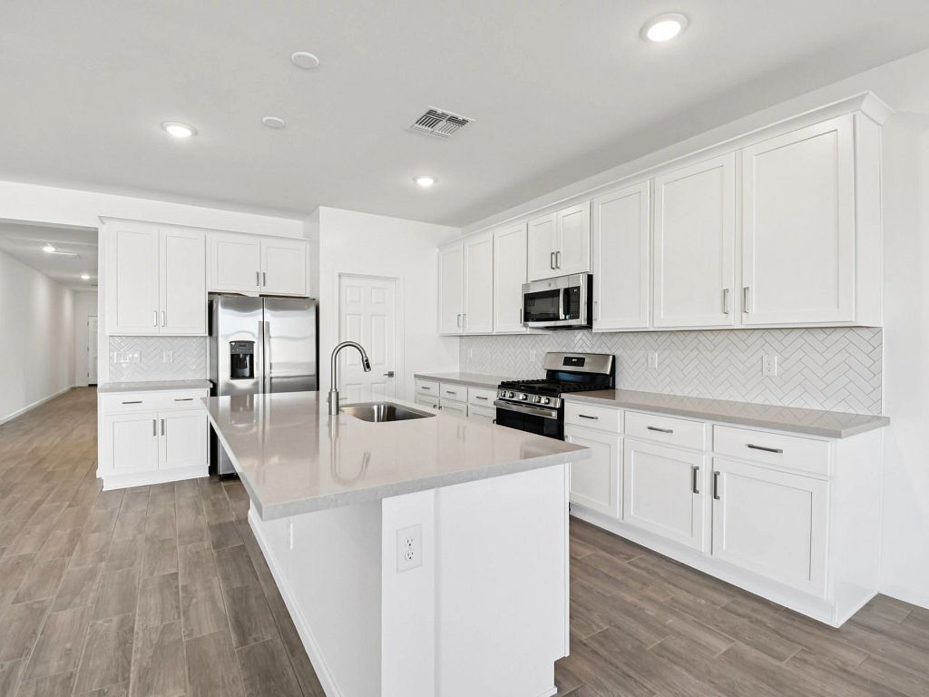 Estrella Crossing - Ruby Interior Image 7
