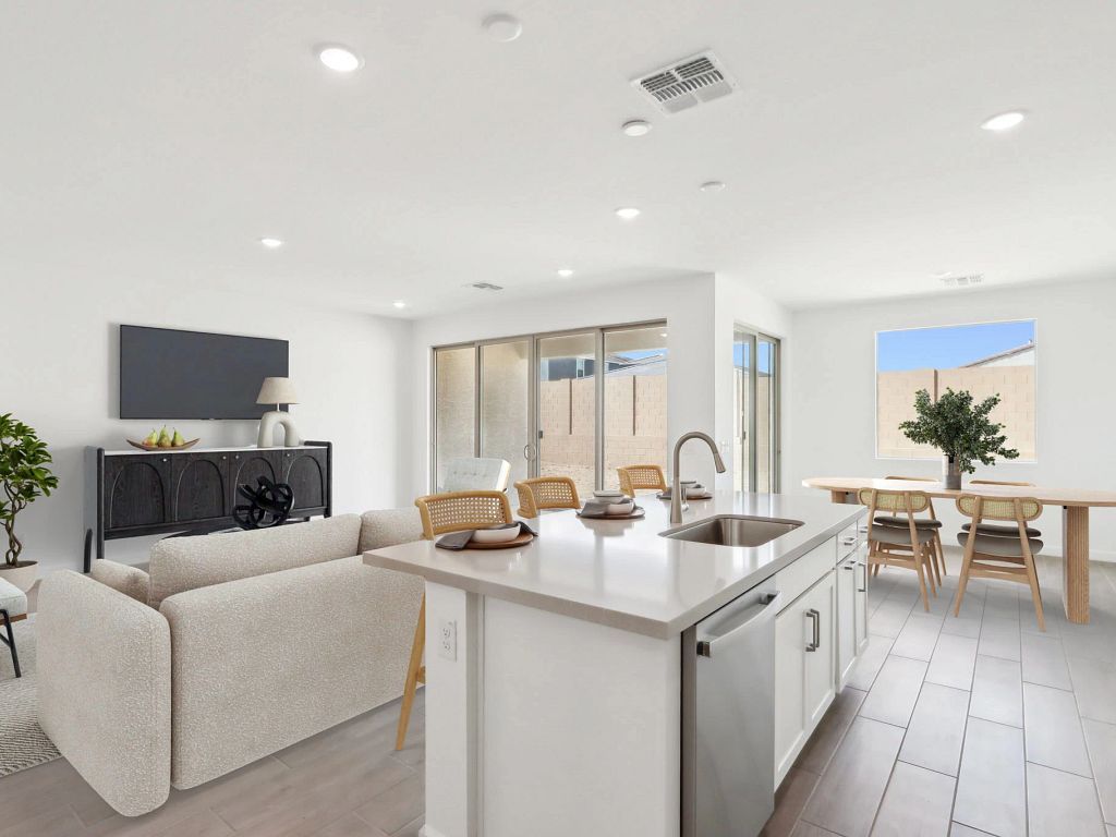 Estrella Crossing - Ruby Interior Image 10
