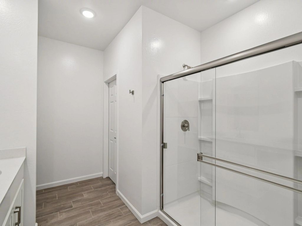 Estrella Crossing - Ruby Interior Image 15