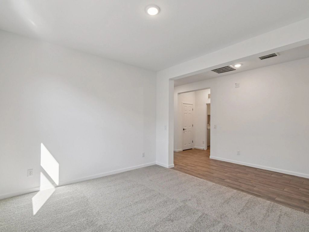 Estrella Crossing - Ruby Interior Image 17
