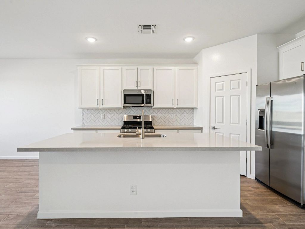 North Copper Canyon - Iris Interior Image 4