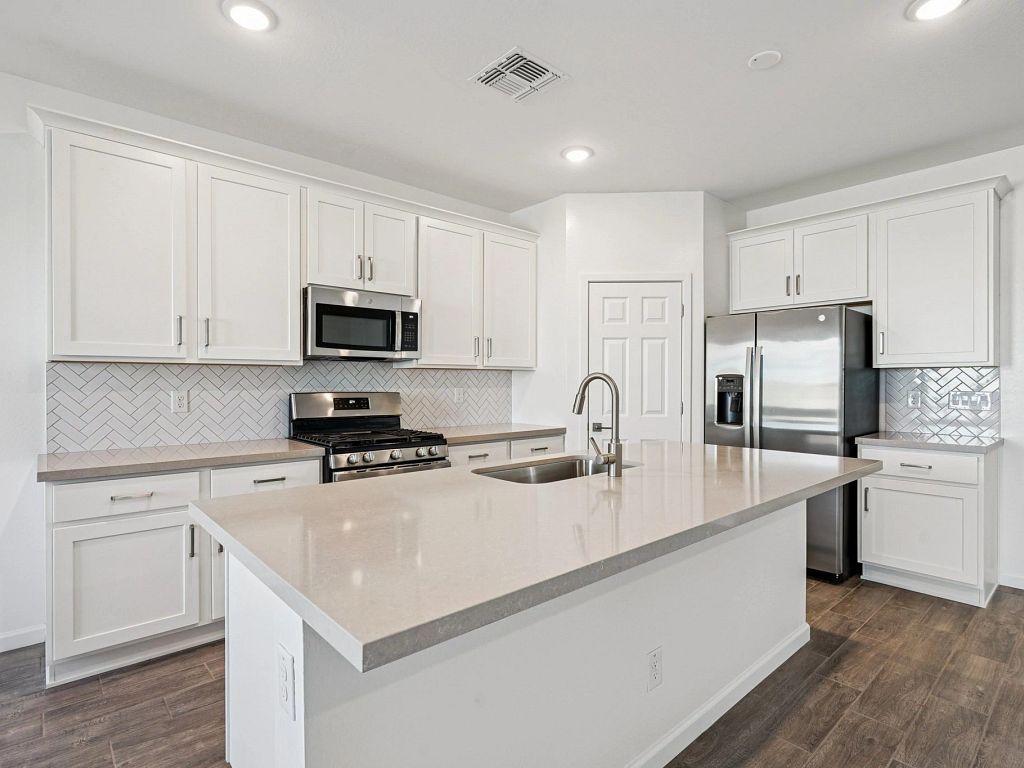 North Copper Canyon - Iris Interior Image 7