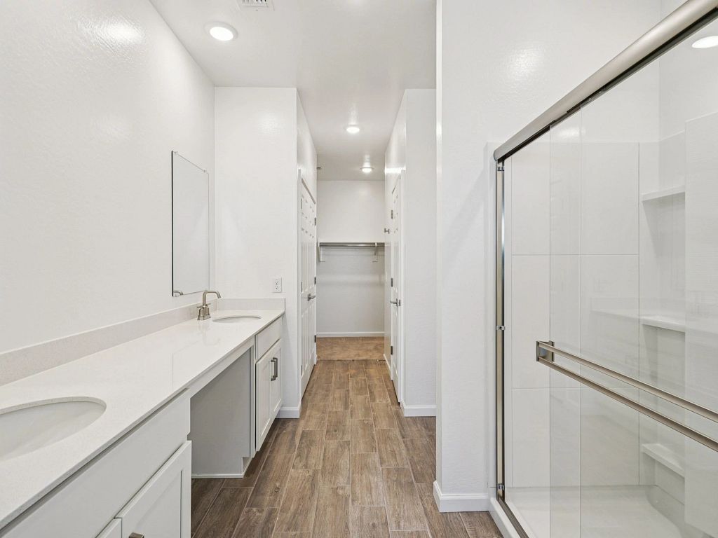 North Copper Canyon - Iris Interior Image 11