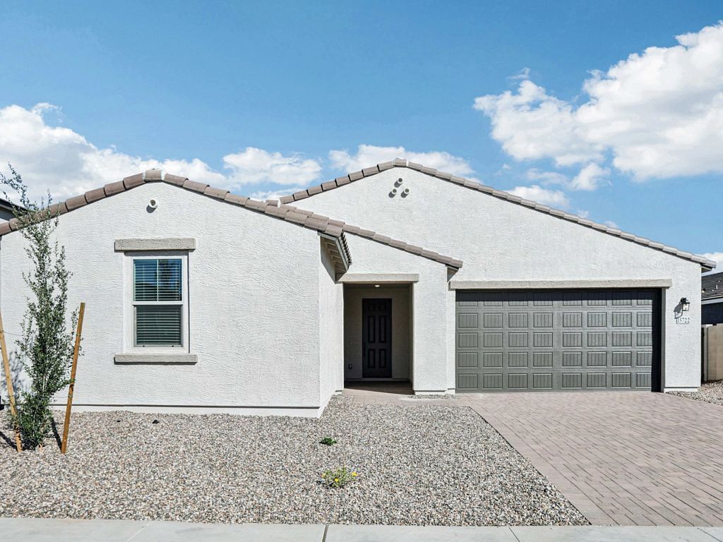 Estrella Crossing - Jade Interior Image 8