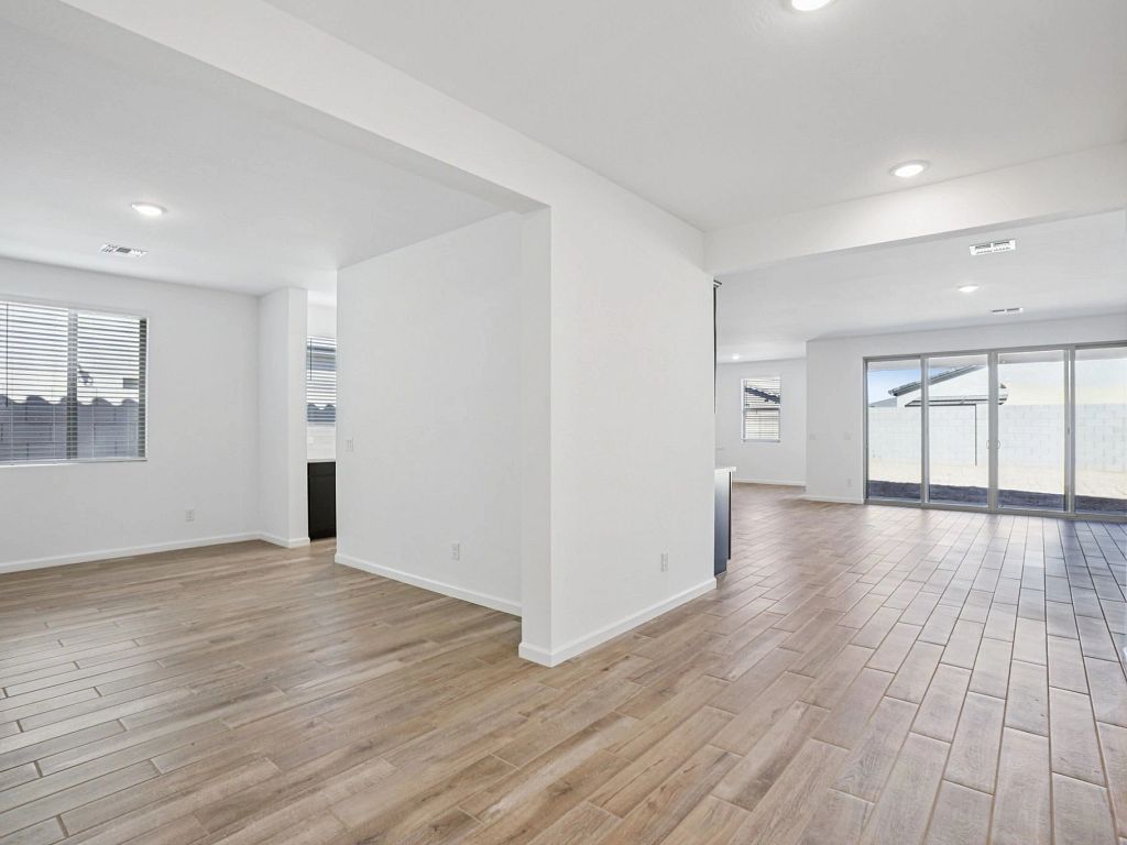 Estrella Crossing - Jade Interior Image 9