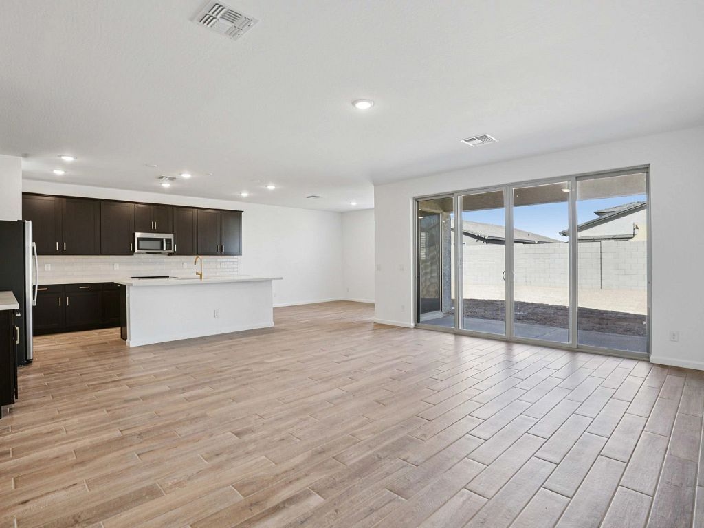 Estrella Crossing - Jade Interior Image 12