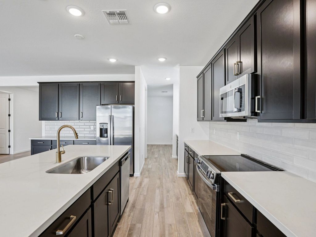 Estrella Crossing - Jade Interior Image 14