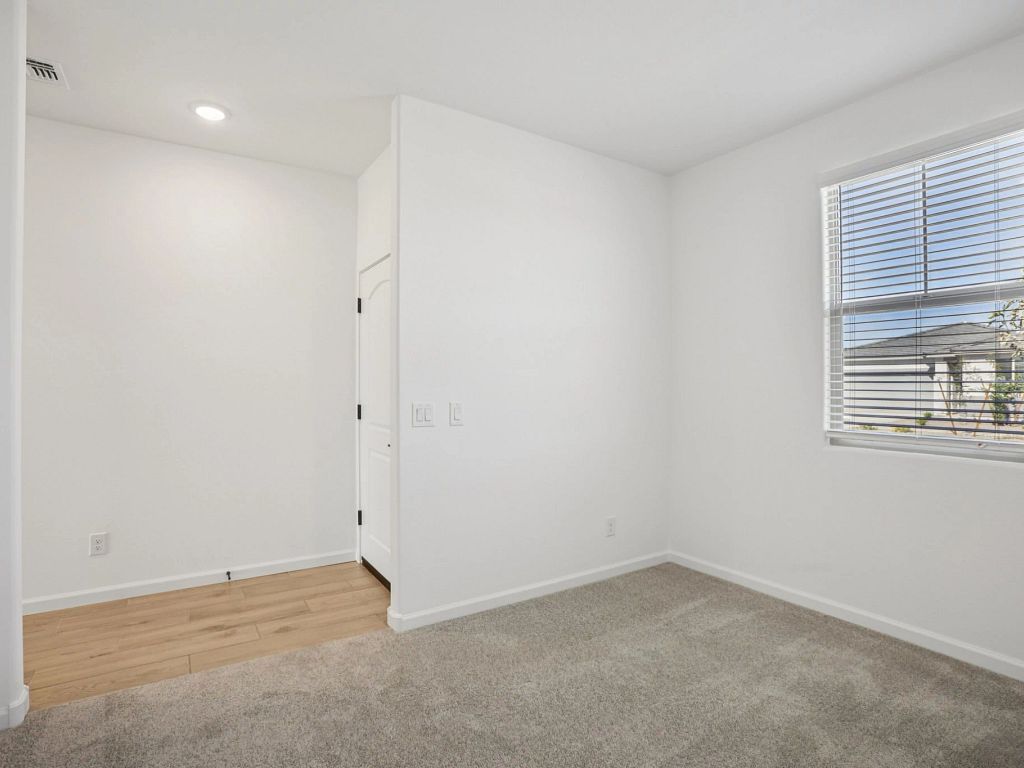 Solara - Jasmine Interior Image 5