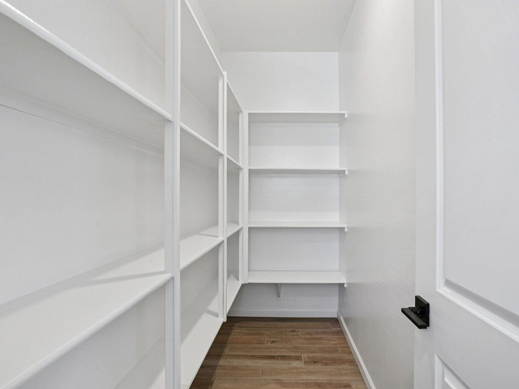 Estrella Crossing - Jade Interior Image 15