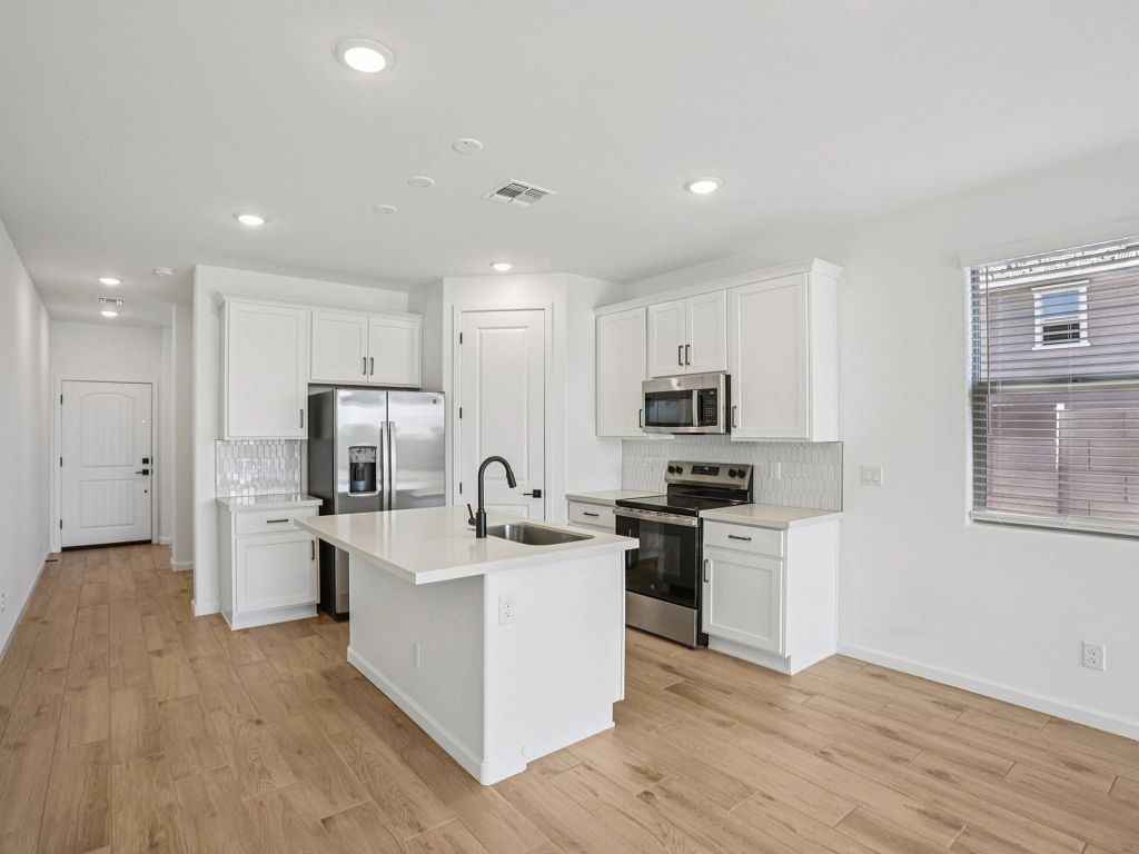 Solara - Jasmine Interior Image 7