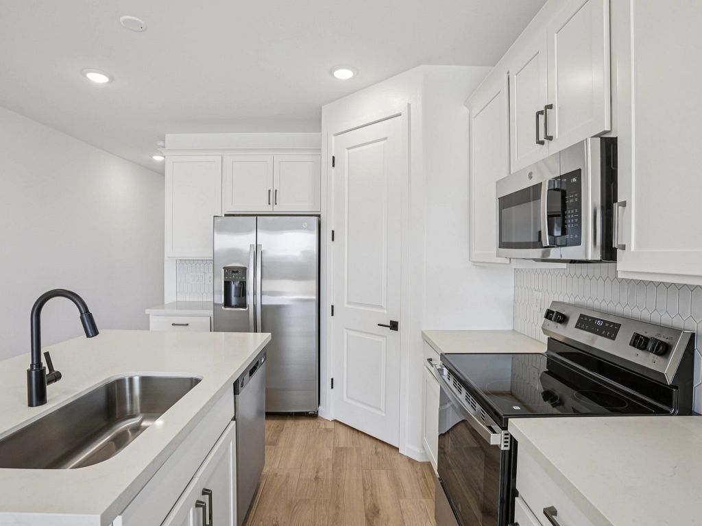 Solara - Jasmine Interior Image 8