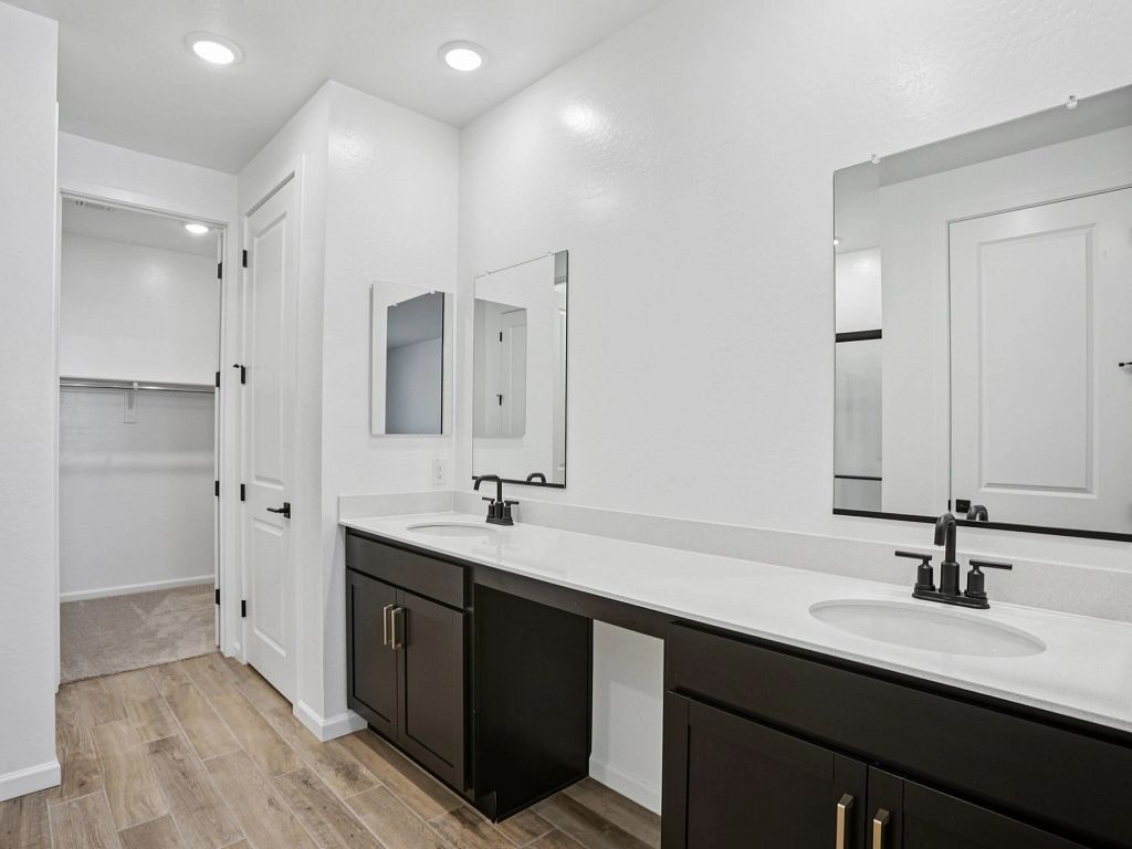 Estrella Crossing - Jade Interior Image 18