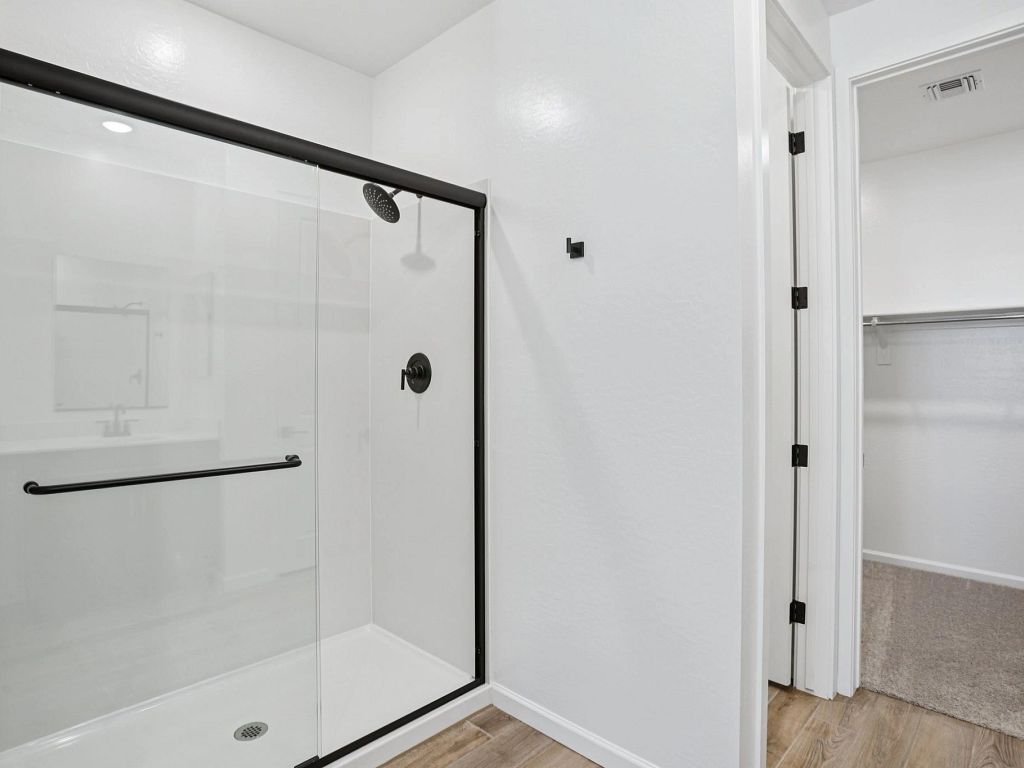 Estrella Crossing - Jade Interior Image 19