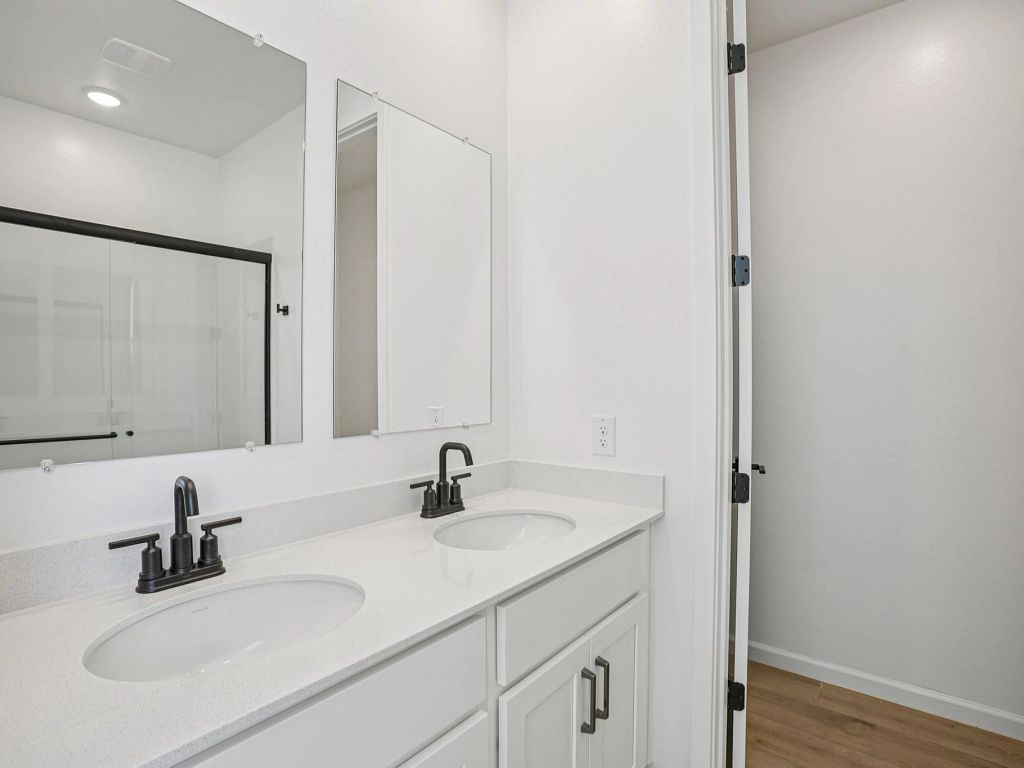 Solara - Jasmine Interior Image 12