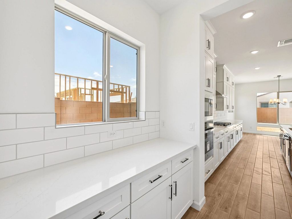 Madera - Aspen Interior Image 8