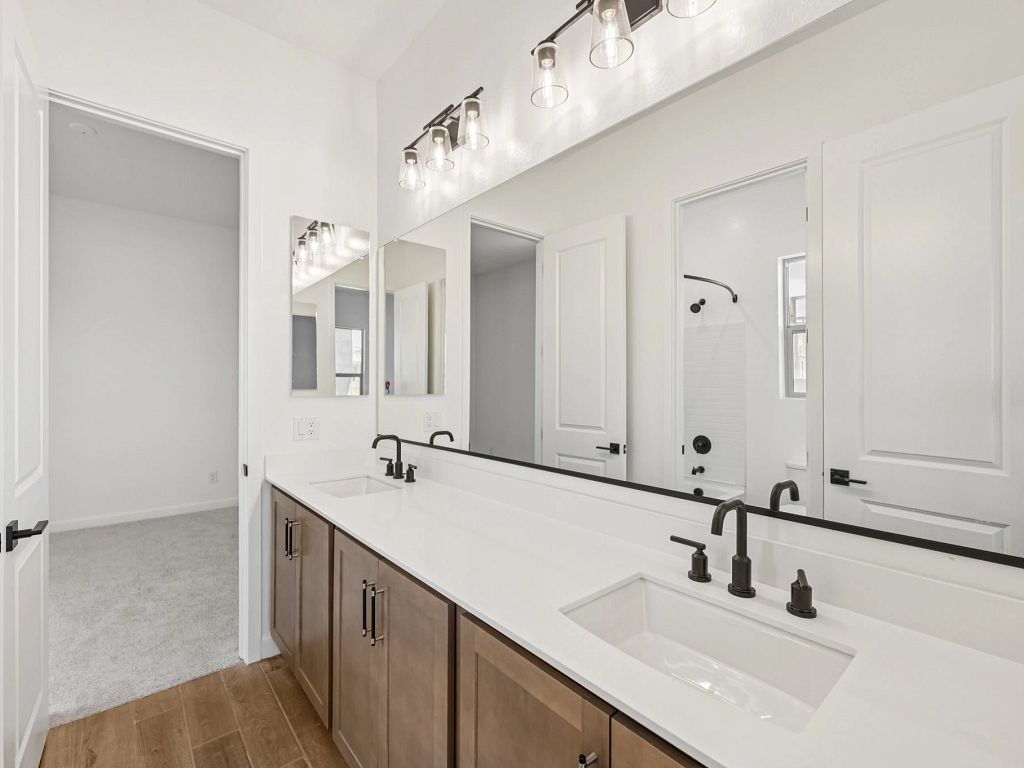 Madera - Aspen Interior Image 13