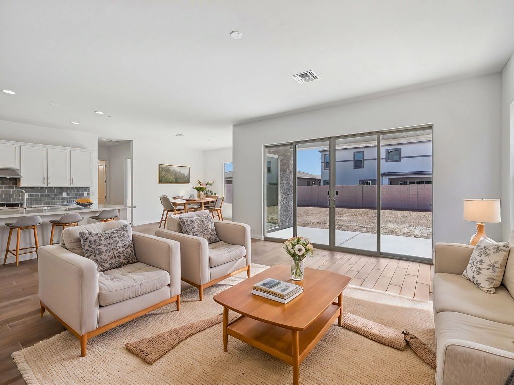 Estrella Crossing - Diamond Interior Image 3