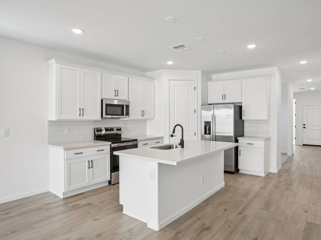 Amarillo Creek - Poppy Interior Image 2