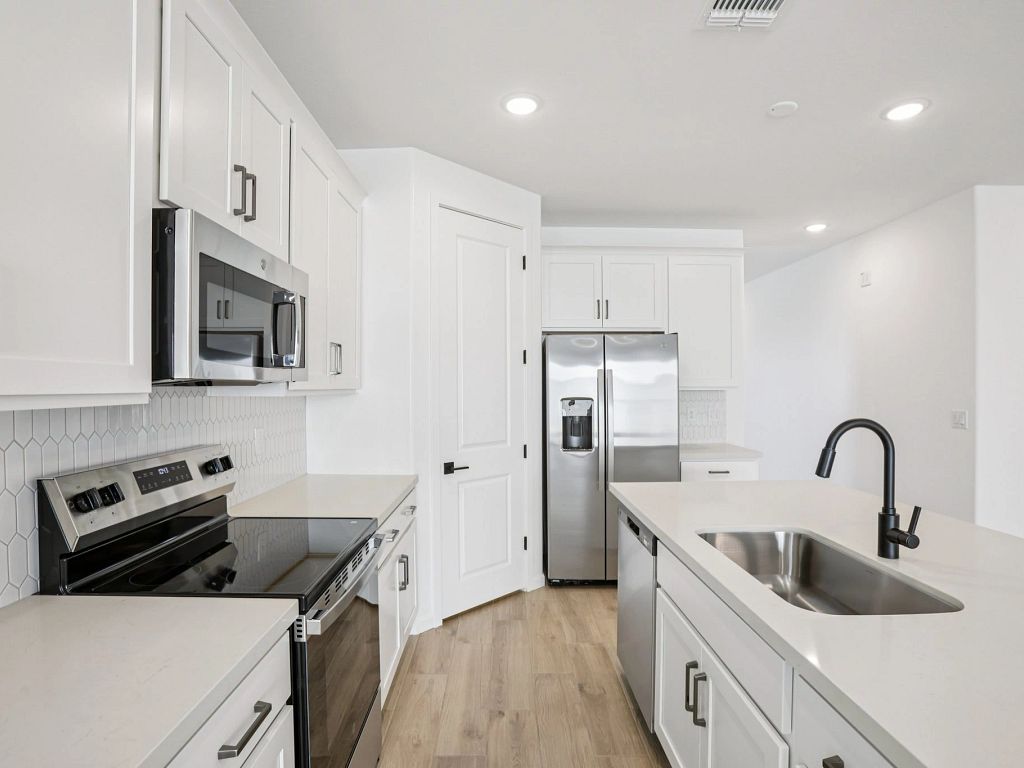 Amarillo Creek - Poppy Interior Image 3