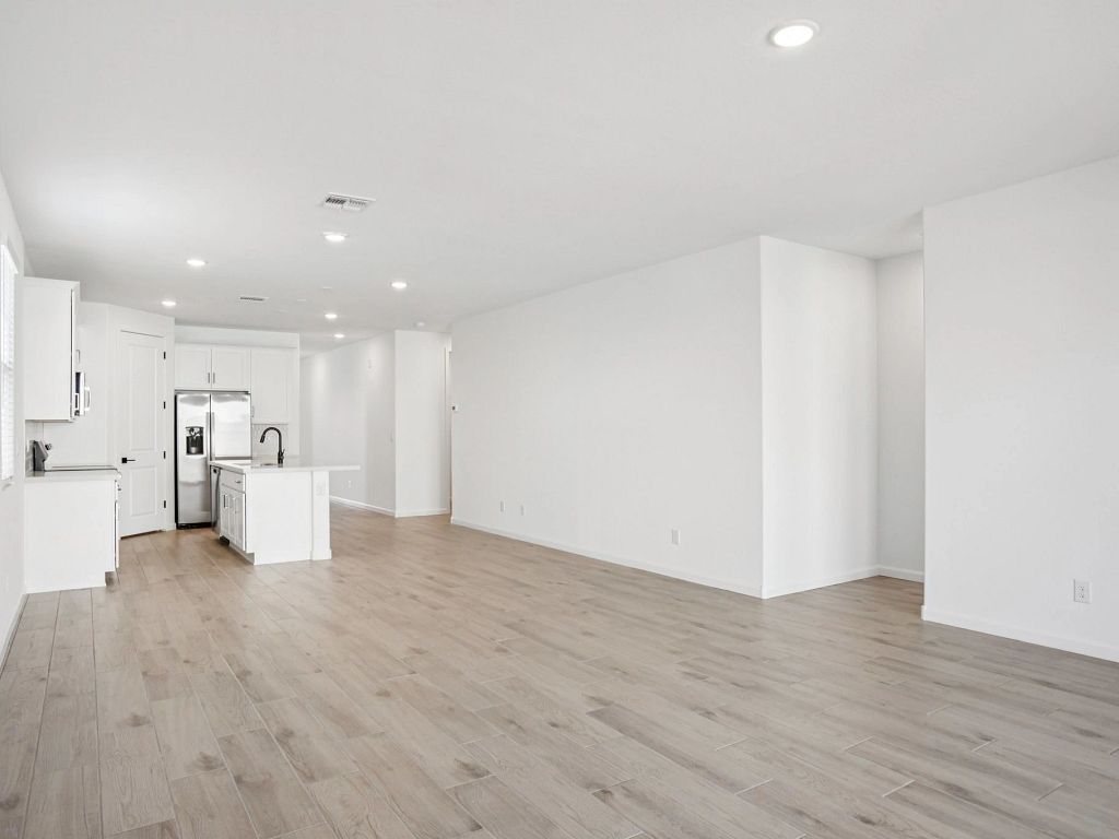 Amarillo Creek - Poppy Interior Image 4
