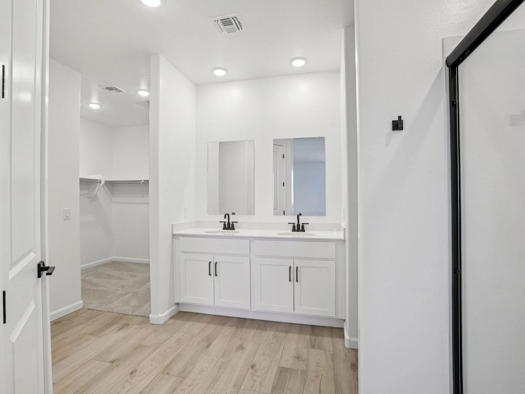 Amarillo Creek - Poppy Interior Image 6