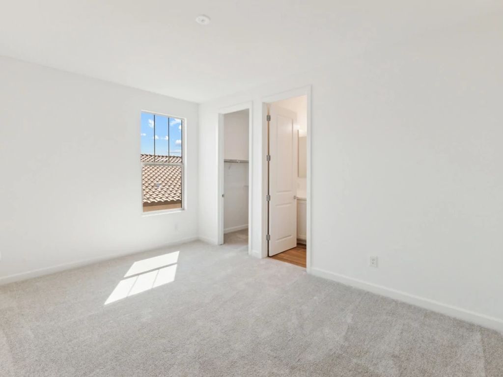 Estrella Crossing - Diamond Interior Image 15