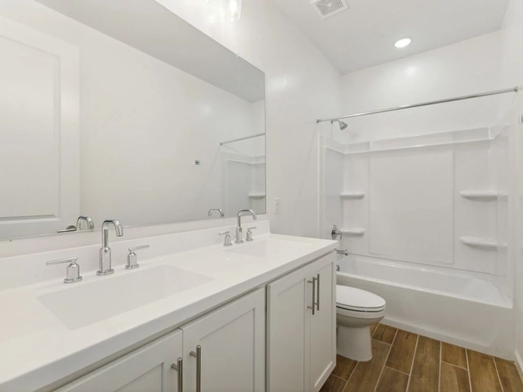 Estrella Crossing - Diamond Interior Image 16