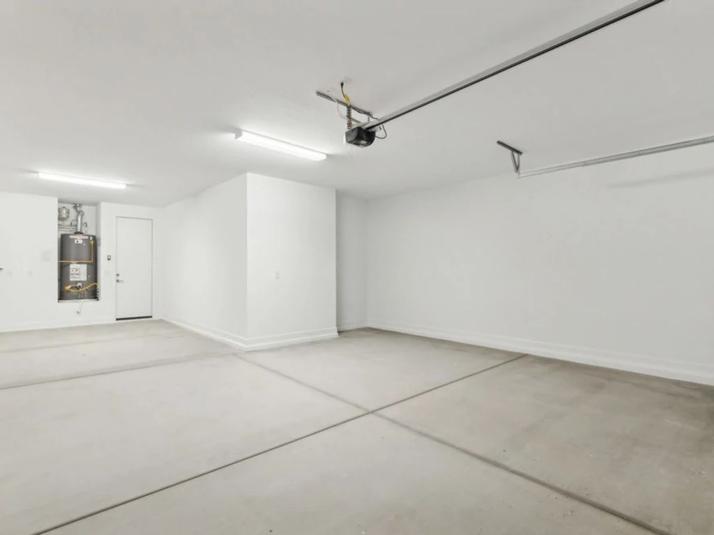 Estrella Crossing - Diamond Interior Image 17