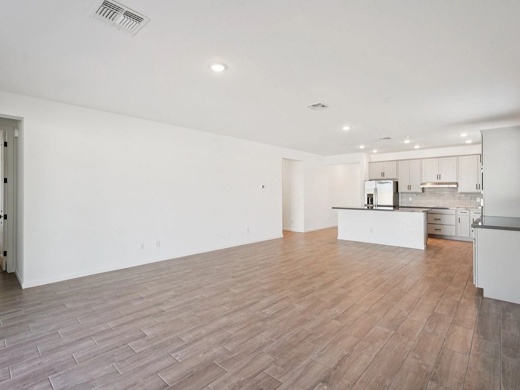 Estrella Crossing - Opal RV Garage Interior Image 4