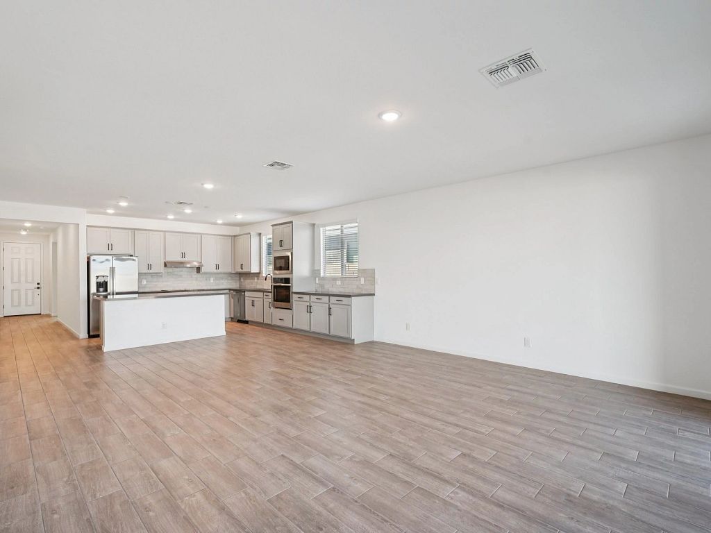 Stonebridge Manor - Opal RV Garage Interior Image 5