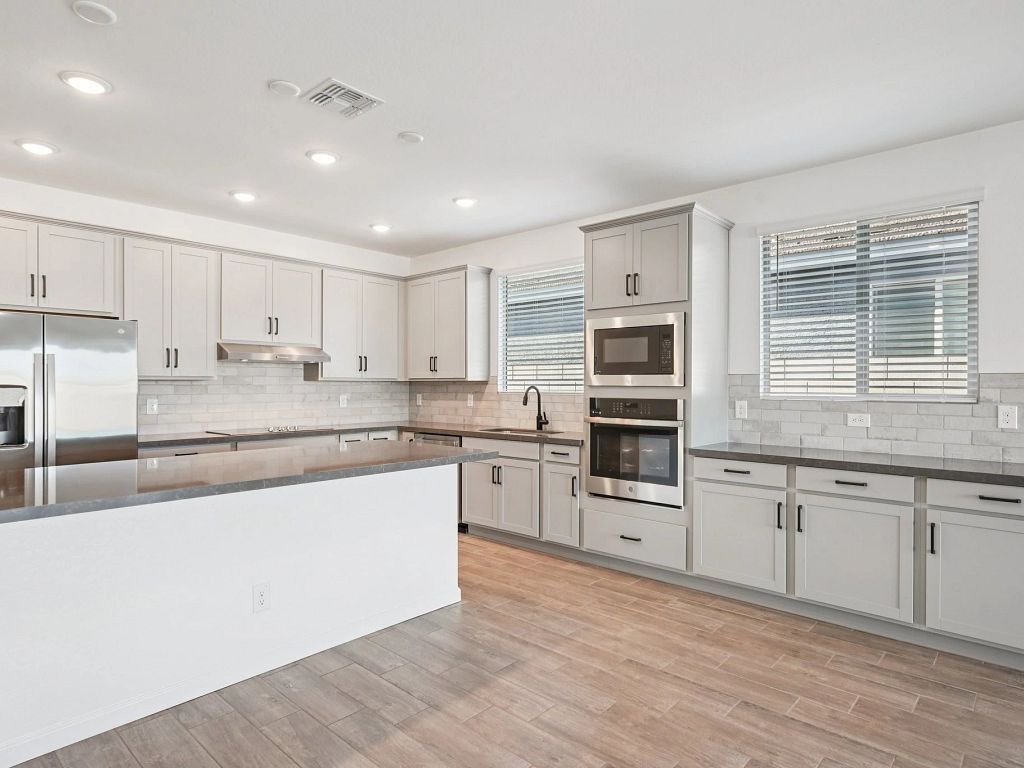 Stonebridge Manor - Opal RV Garage Interior Image 7