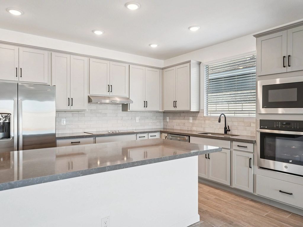 Stonebridge Manor - Opal RV Garage Interior Image 8