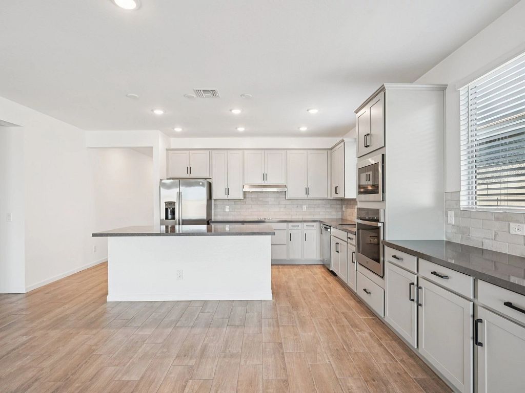 Stonebridge Manor - Opal RV Garage Interior Image 9