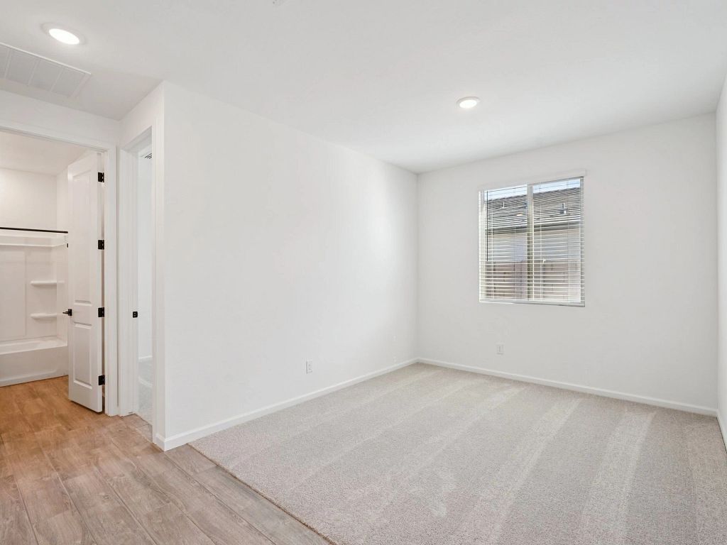 Stonebridge Manor - Opal RV Garage Interior Image 11