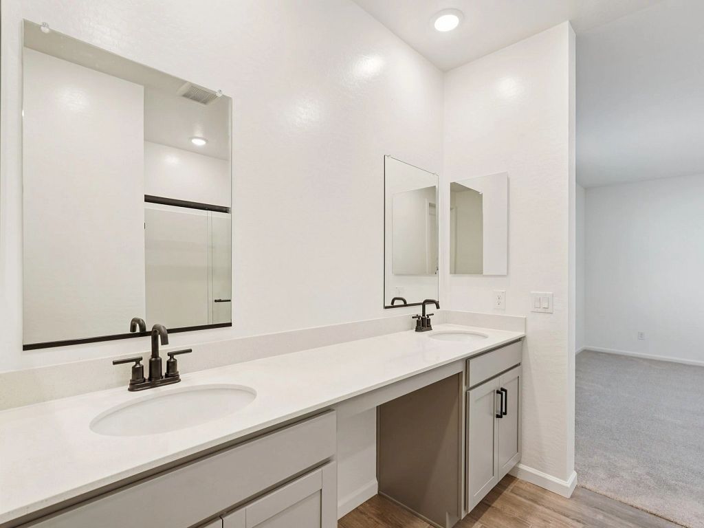 Stonebridge Manor - Opal RV Garage Interior Image 18