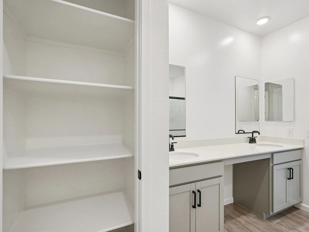 Estrella Crossing - Opal RV Garage Interior Image 19