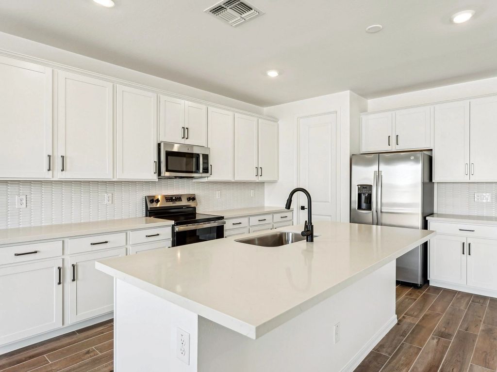 Estrella Crossing - Ruby RV Interior Image 7