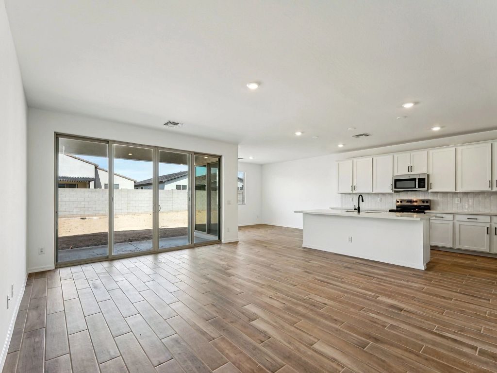 Estrella Crossing - Ruby RV Interior Image 8