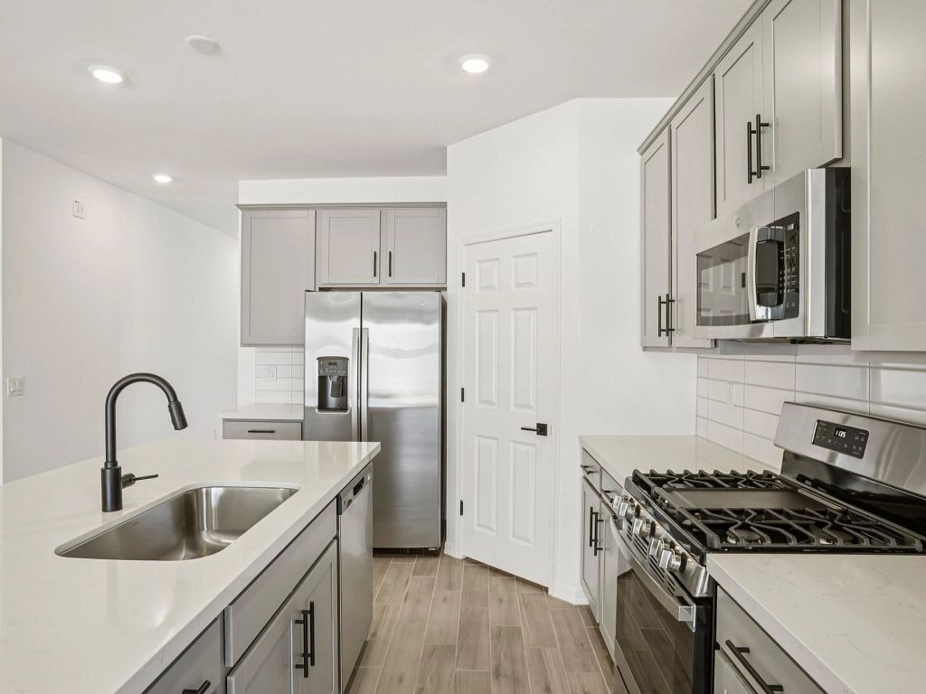 Amarillo Creek - Poppy Interior Image 5