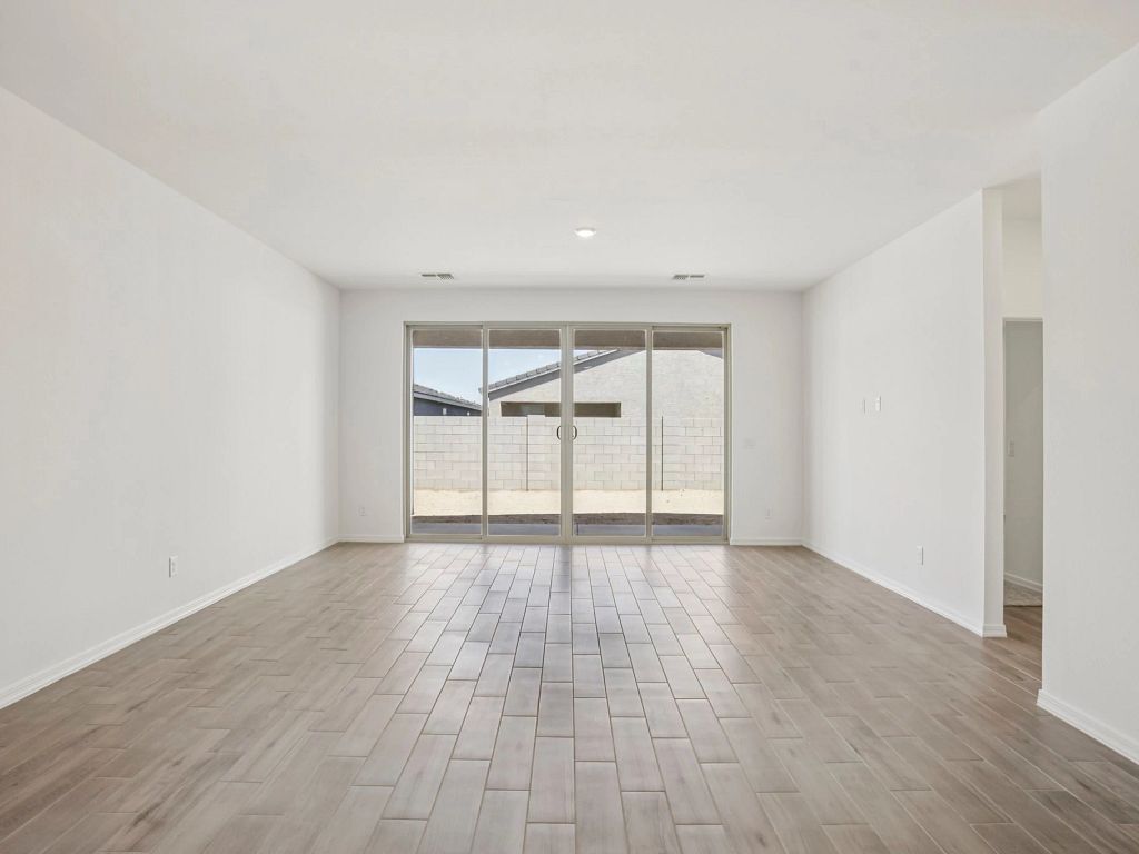 Amarillo Creek - Poppy Interior Image 6