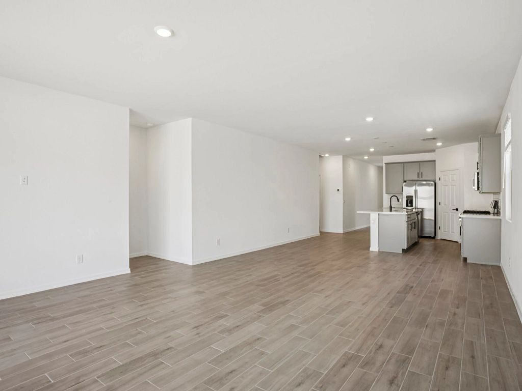 Amarillo Creek - Poppy Interior Image 7