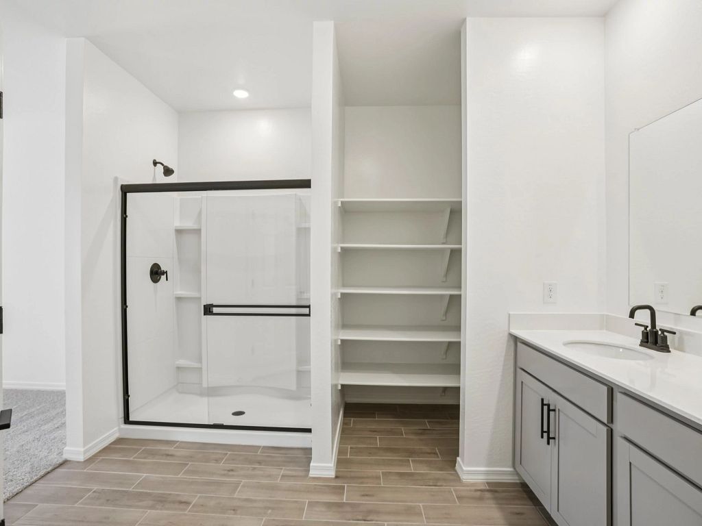 Amarillo Creek - Poppy Interior Image 10