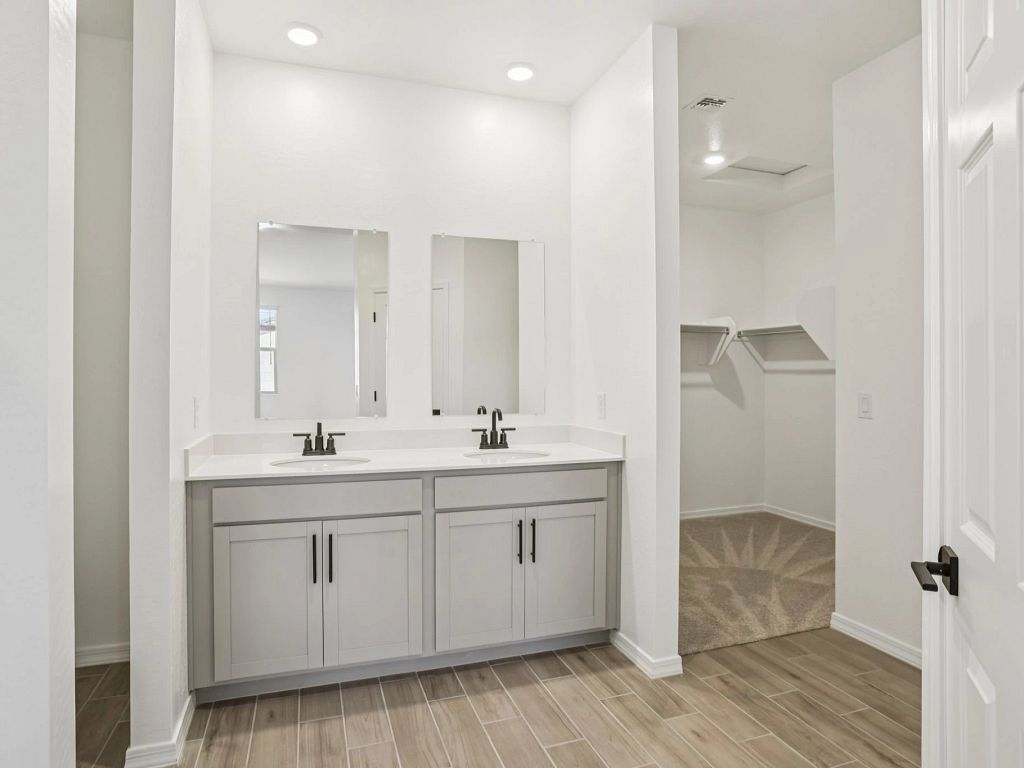 Amarillo Creek - Poppy Interior Image 11