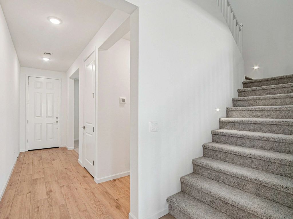 Stonebridge Manor - Emerald Interior Image 9