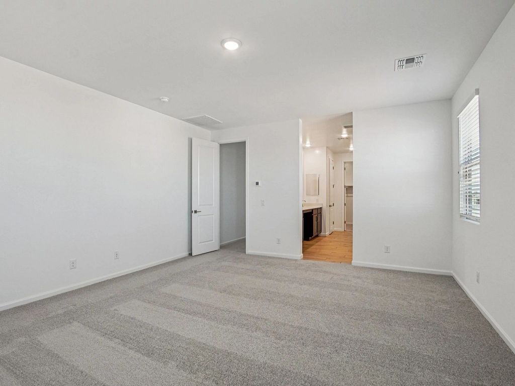 Stonebridge Manor - Emerald Interior Image 12